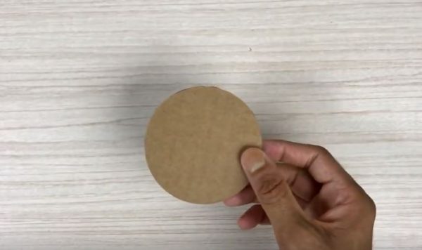 hộp đựng bút để bàn handmade bằng giấy cứng 1