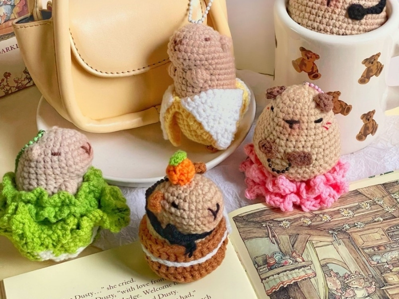 lam-qua-handmade-tang-me-moc-khoa-len-capybara