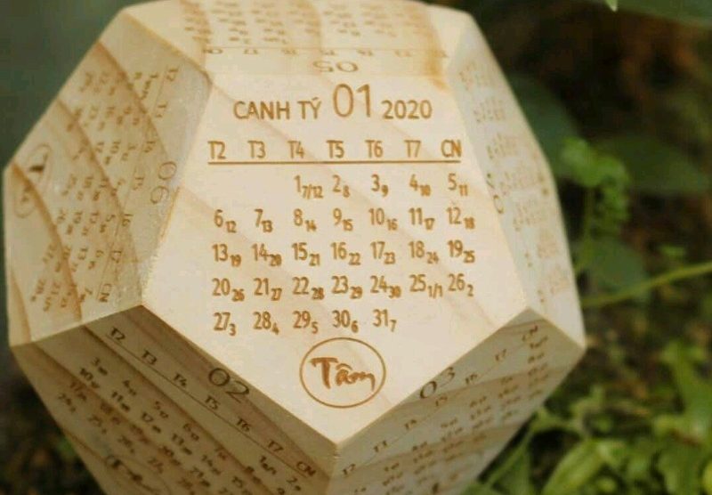 Tất tần tật về lịch gỗ để bàn 12 mặt