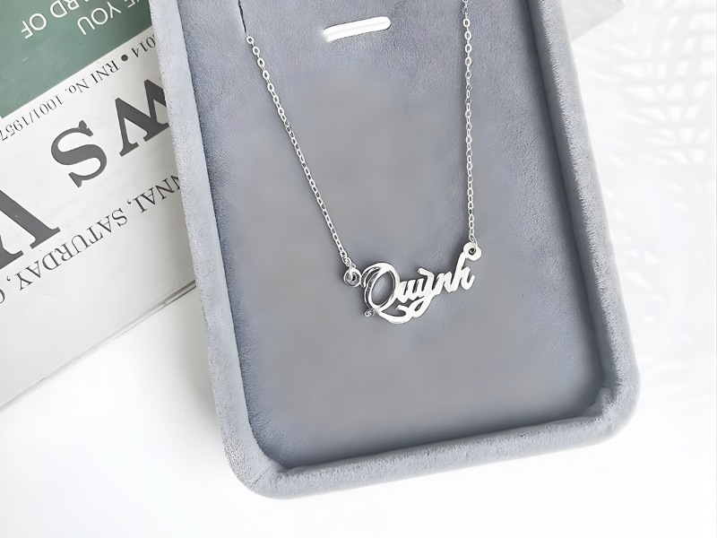 mon-qua-8-3-day-chuyen-khac-ten