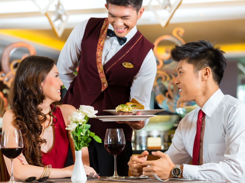 mon-qua-tang-nguoi-yeu-8-3-voucher-an-toi-nha-hang