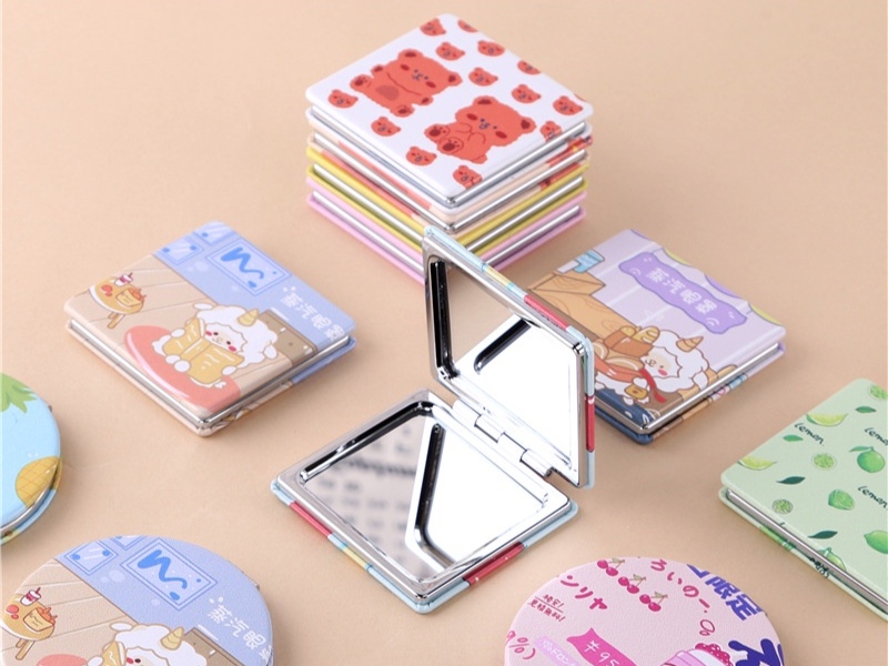 qua-20-10-cho-lop-guong-mini
