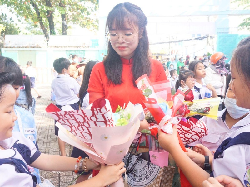 qua-8-3-cho-co-giao-loi-chuc