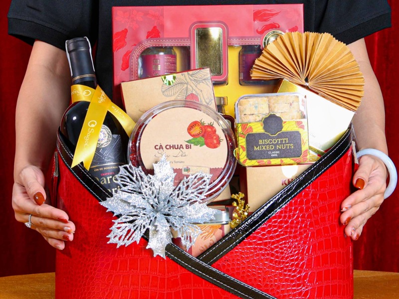 qua-8-3-cho-khach-hang-hamper-banh-keo-healthy