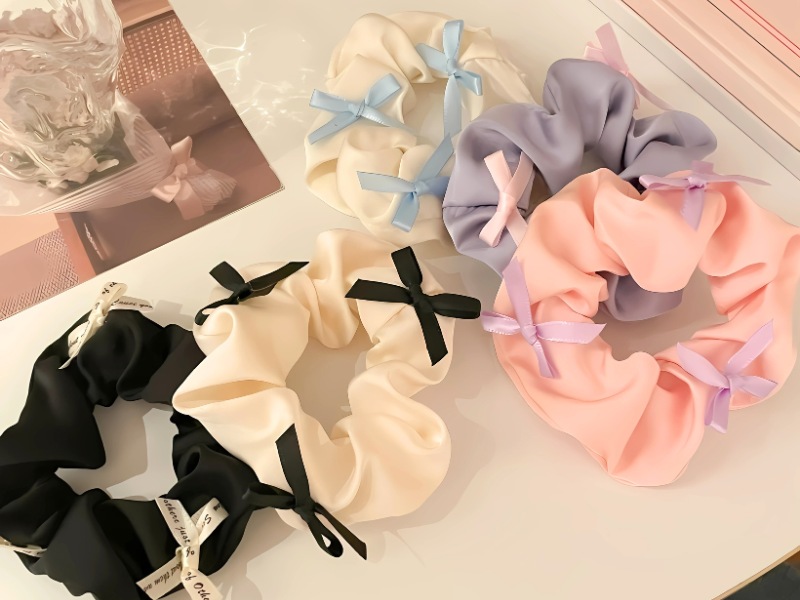 qua-8-3-de-thuong-cho-ban-nu-set-scrunchie
