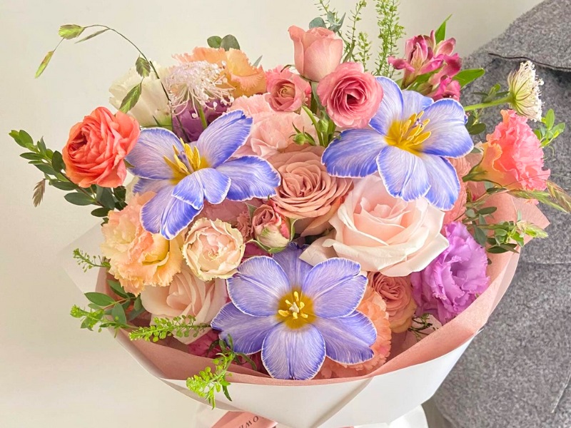 qua-8-3-tang-vo-hoa-tuoi-va-thiep