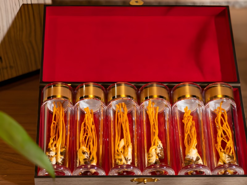 qua-cho-ong-ba-dong-trung-ha-thao