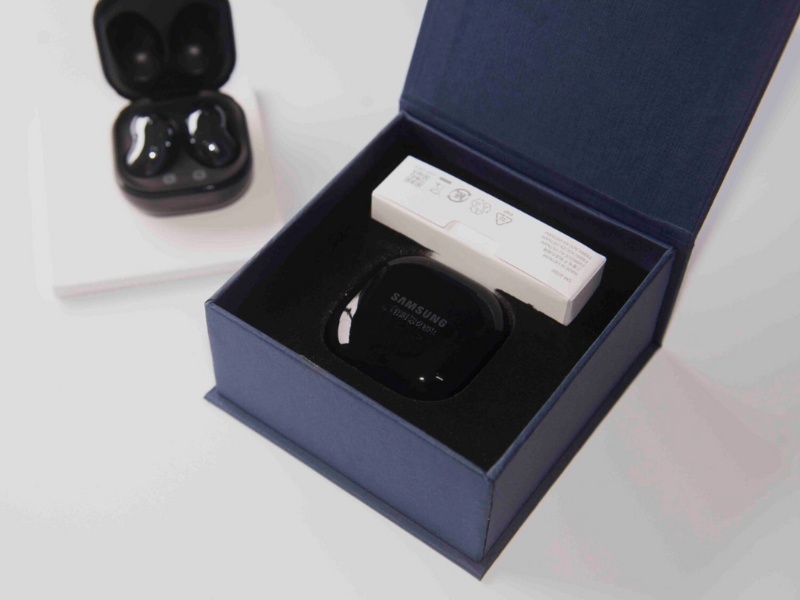 qua-giang-sinh-cho-chong-tai-nghe