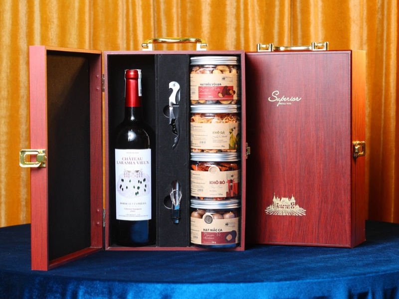qua-khai-truong-hop-ruou-luxury