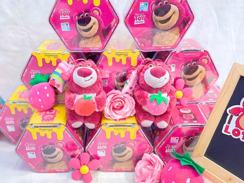 qua-ki-niem-1-nam-yeu-nhau-blindbox-gau-dau