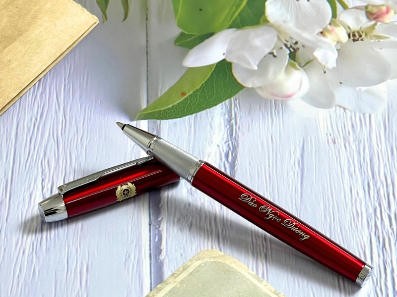 qua-luu-niem-tang-sep-but-ky-khac-ten