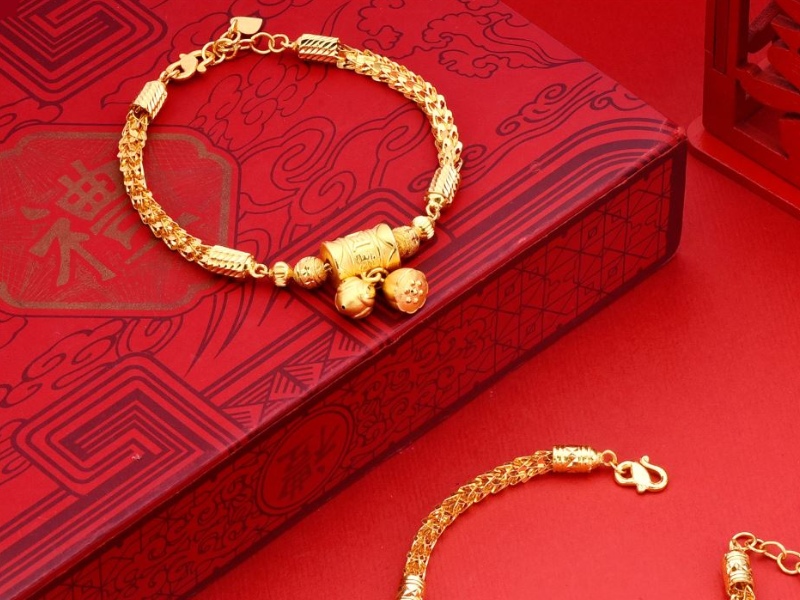 qua-mung-tho-100-tuoi-vong-tay-vang