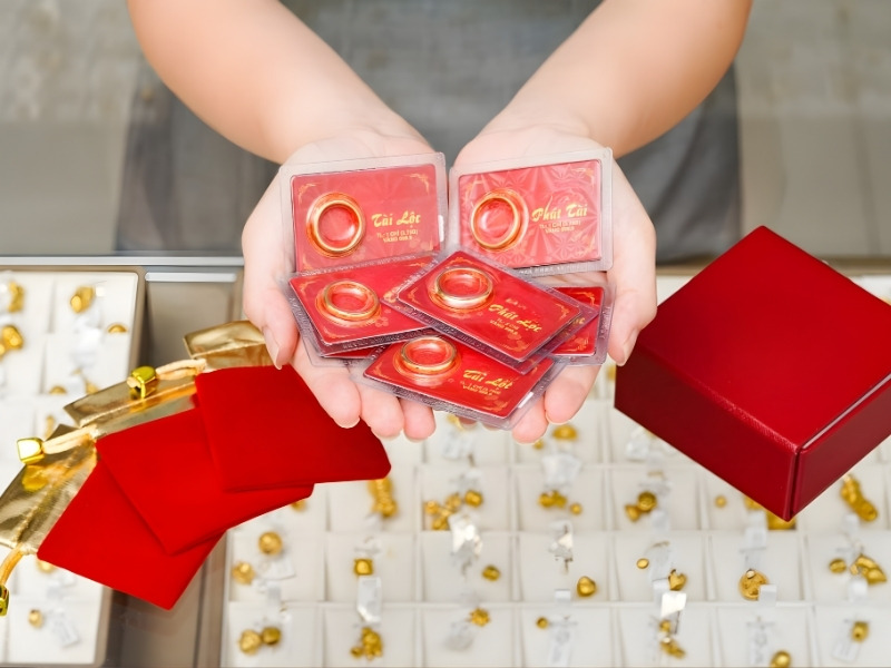 qua-mung-tho-90-tuoi-cho-ba-li-xi-bang-vang