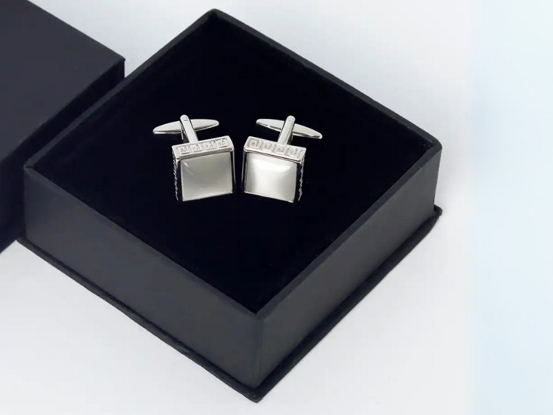 qua-sinh-nhat-cho-ma-ket-cufflinks