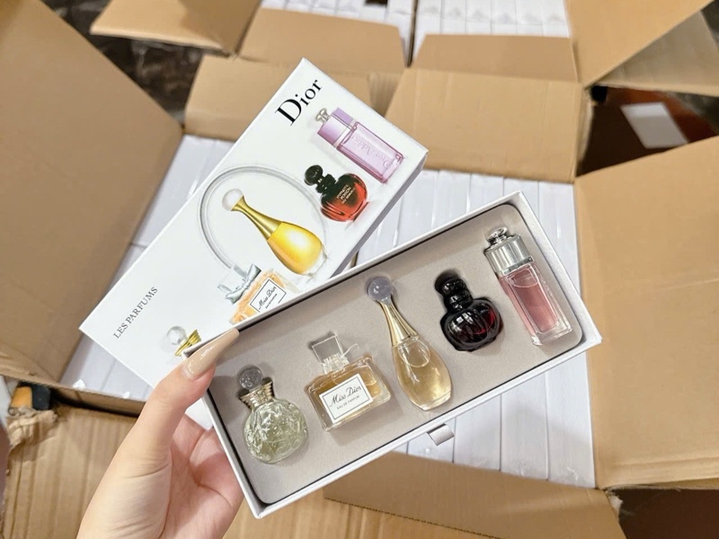 qua-sinh-nhat-duoi-200k-nuoc-hoa-mini