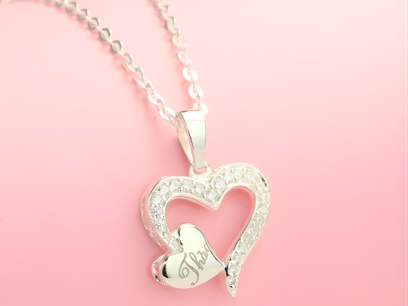 qua-tang-8-3-cho-vo-trang-suc-khac-ten