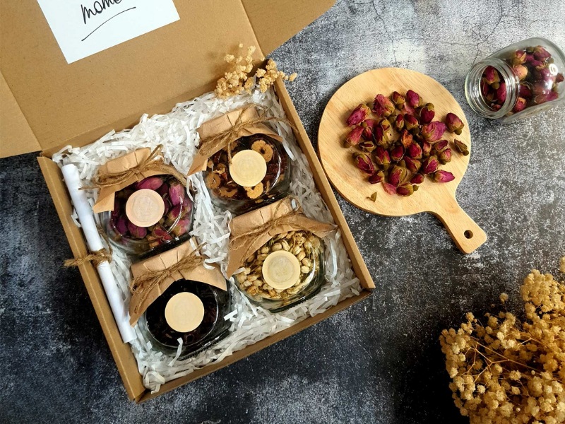 qua-tang-chia-tay-sep-ve-huu-tra-hoa-thao-moc