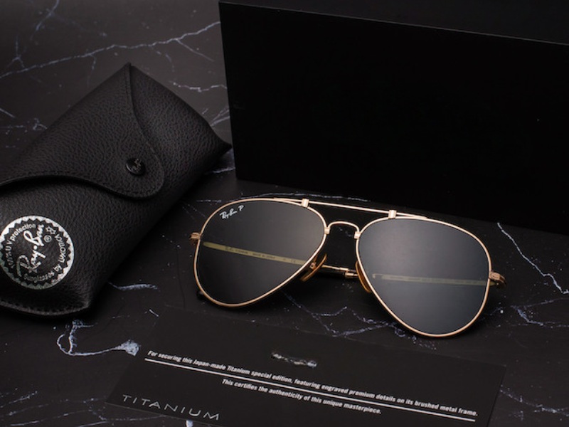 qua-tang-cho-doi-tac-nu-kinh-mat