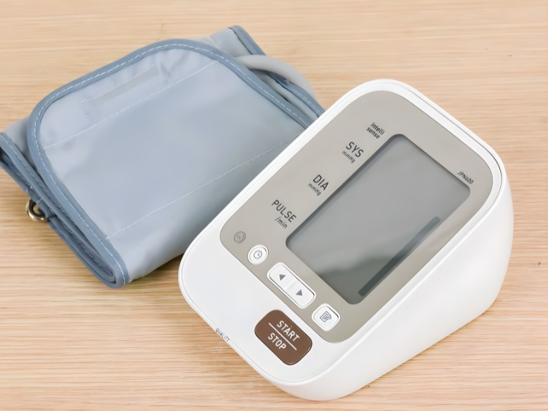 qua-tang-cho-me-may-do-huyet-ap-tu-dong