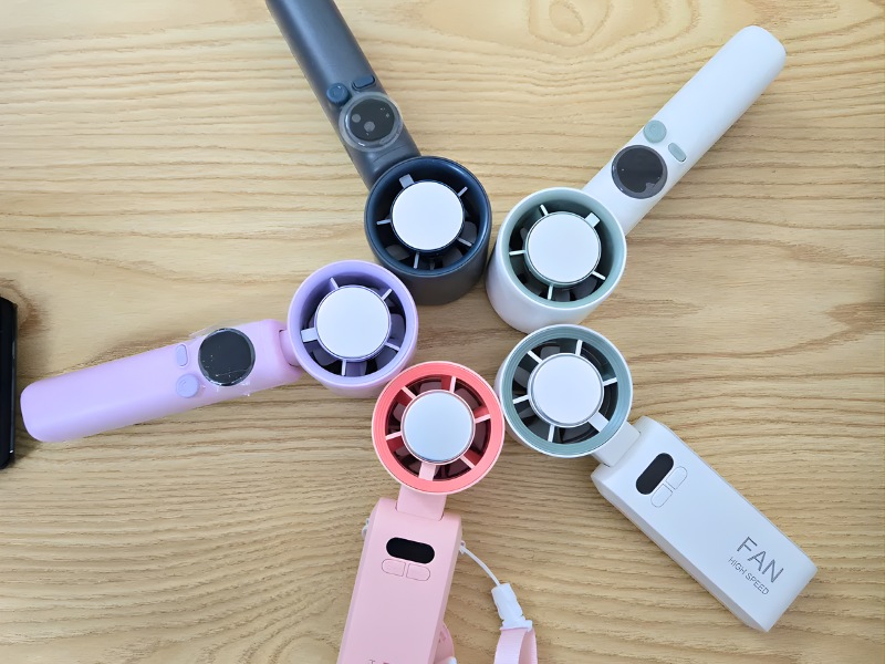 qua-tang-cho-su-kien-quat-cam-tay-da-nang