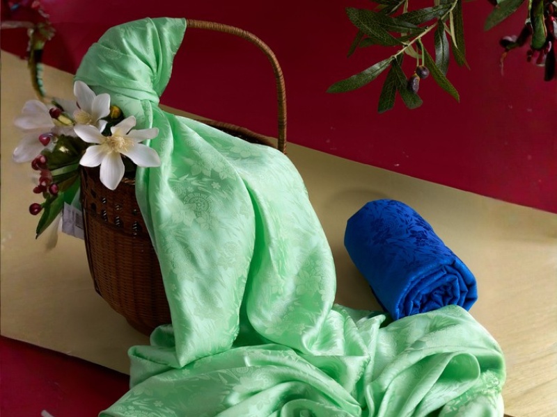 qua-tang-co-giao-mam-non-vai-may-ao-dai