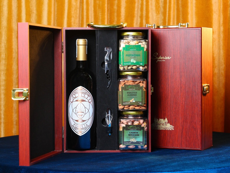 qua-tang-doanh-nghiep-ruou-vang