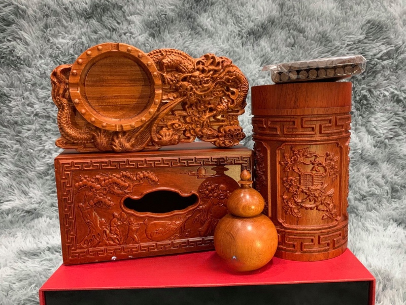 qua-tang-doi-ngoai-cao-cap-do-go-my-nghe