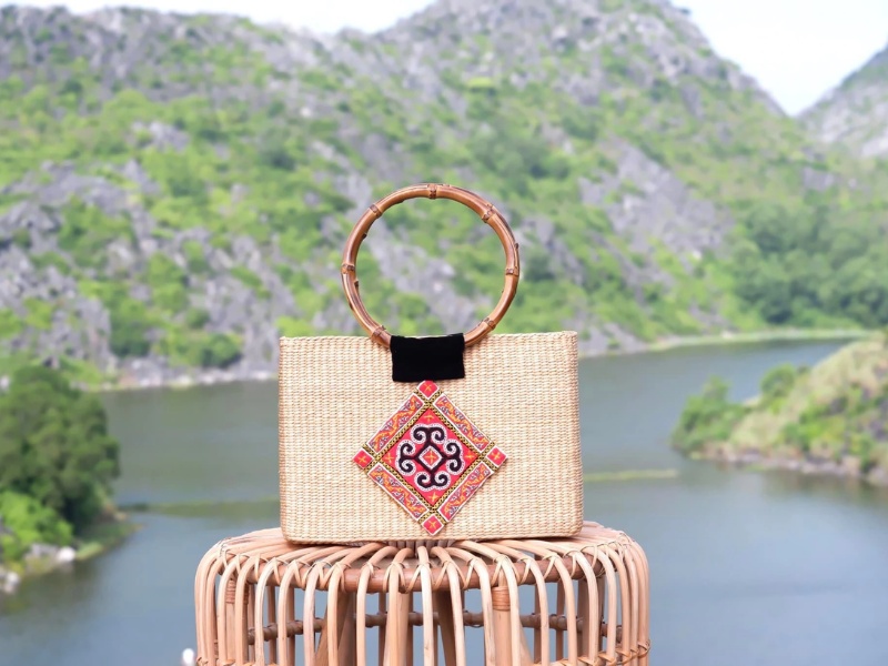 qua-tang-doi-tac-nuoc-ngoai-tui-tho-cam