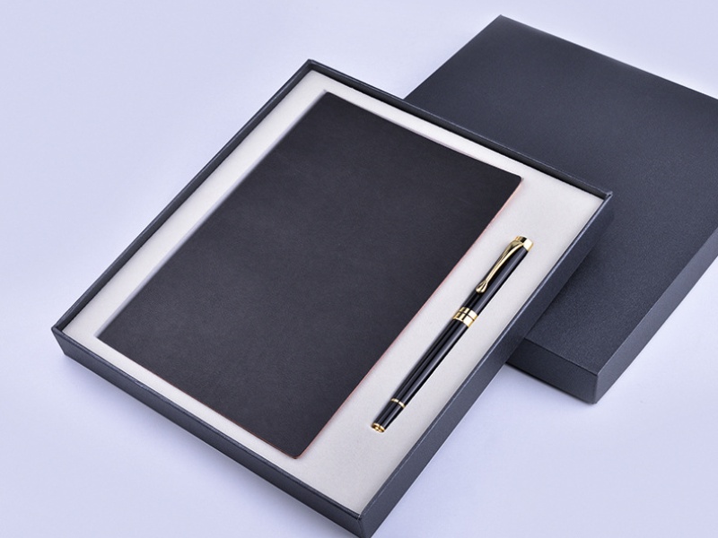 qua-tang-dong-nghiep-nu-so-tay-but-ky