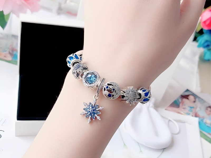 qua-tang-giang-sinh-vong-tay-pandora