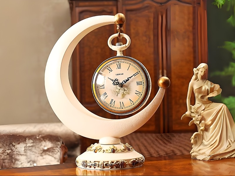 qua-tang-mung-thang-chuc-dong-ho-de-ban-lam-viec