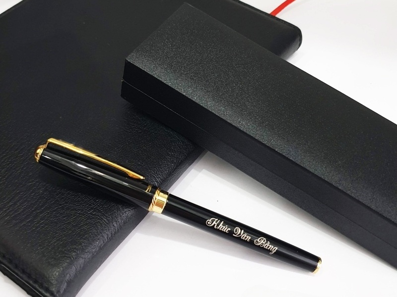 qua-tang-noel-cho-khach-hang-but-khac-ten