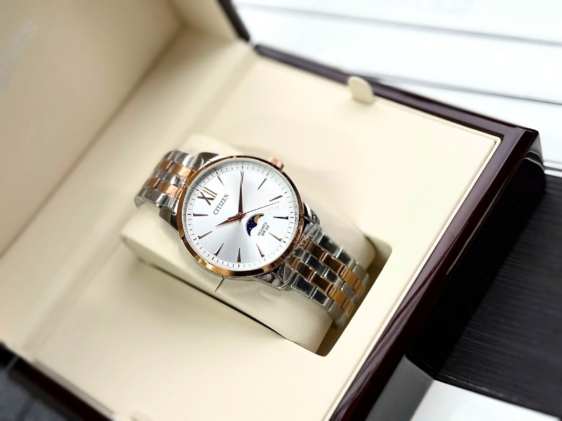 qua-tang-sang-trong-dong-ho-thoi-trang