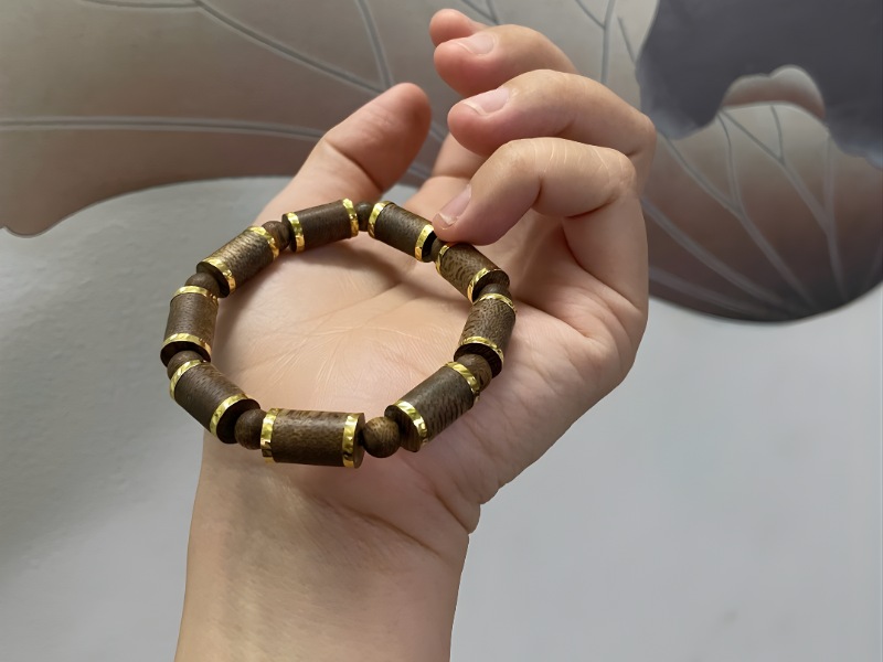 qua-tang-sep-nu-ve-huu-vong-tay-tram-huong