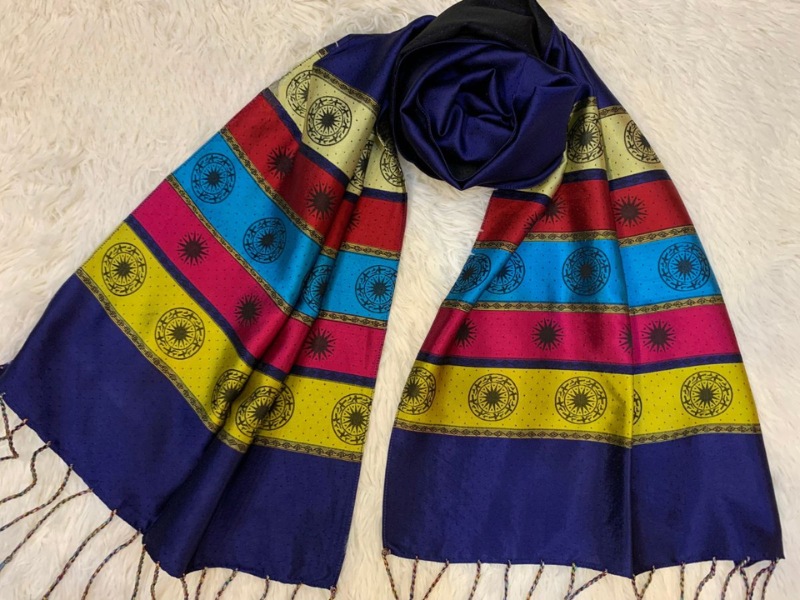 qua-tet-cho-nguoi-nuoc-ngoai-khan-lua-in-hoa-tiet-truyen-thong