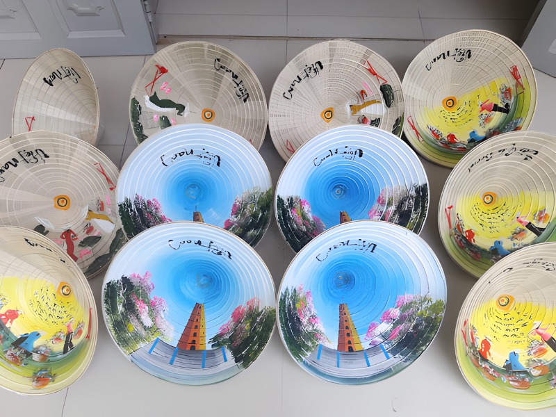 qua-tet-cho-nguoi-nuoc-ngoai-non-la-trang-tri