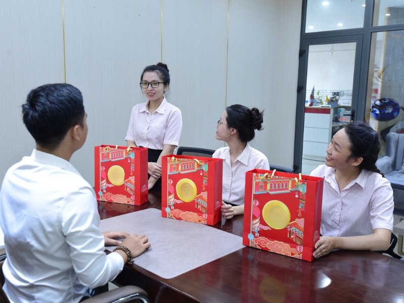 qua-trung-thu-nhan-vien