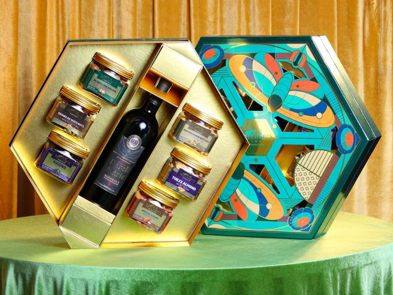 set-ruou-vang-qua-tet-kem-banh-mut