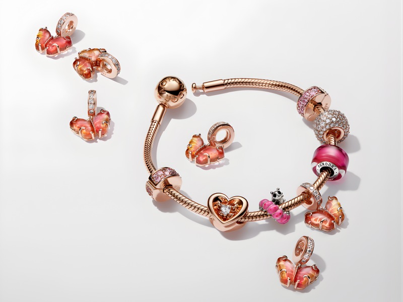 tang-qua-8-3-cho-ban-gai-vong-tay-charm