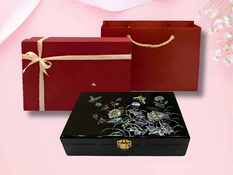 tang-qua-cho-sep-nuoc-ngoai-hop-dung-trang-suc