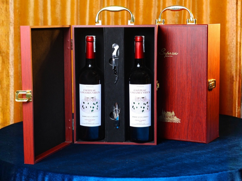 tang-qua-cuoi-cho-sep-ruou-vang