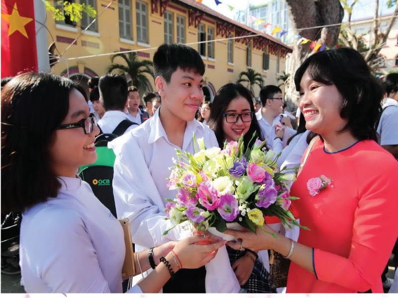 tang-qua-tet-cho-thay-co-tang-theo-nhom