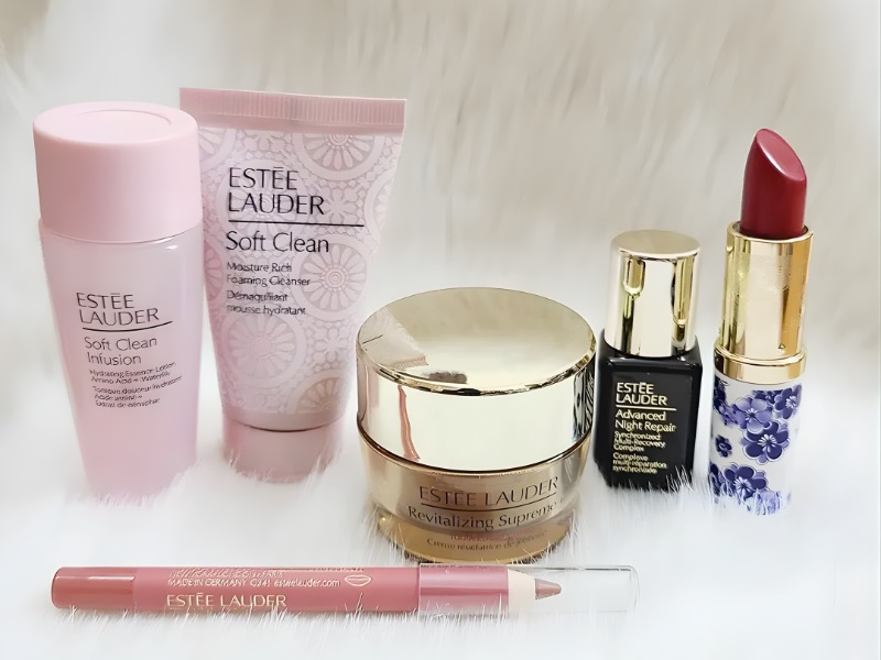 tang-qua-vo-8-3-set-my-pham