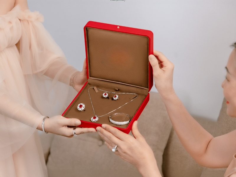 trang-suc-tang-me-8-3