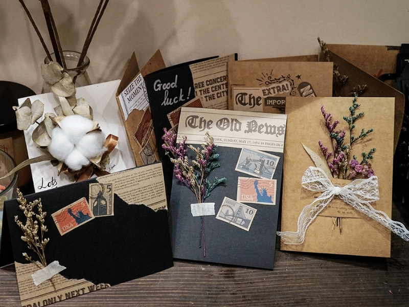 trang-tri-thiep-tet-vintage-mau