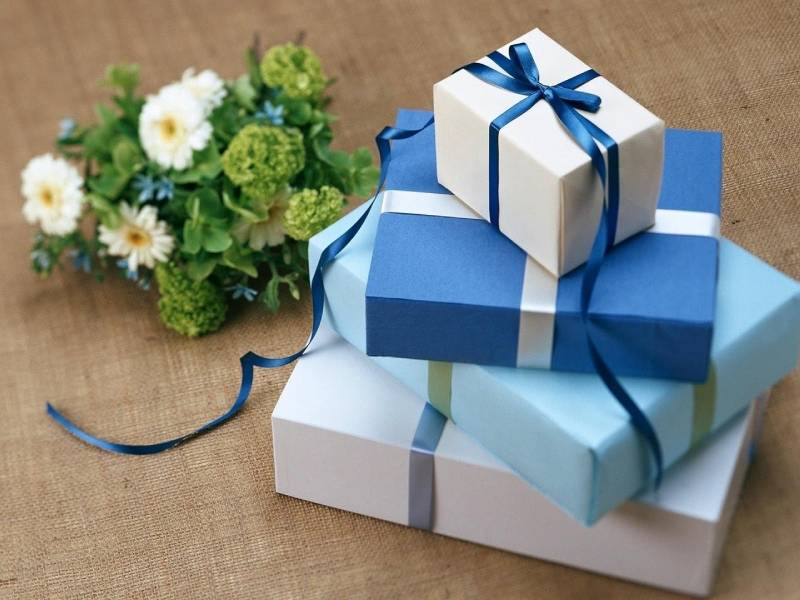 Nên xem xét nhiều yếu tố để chọn quà tặng hợp lý